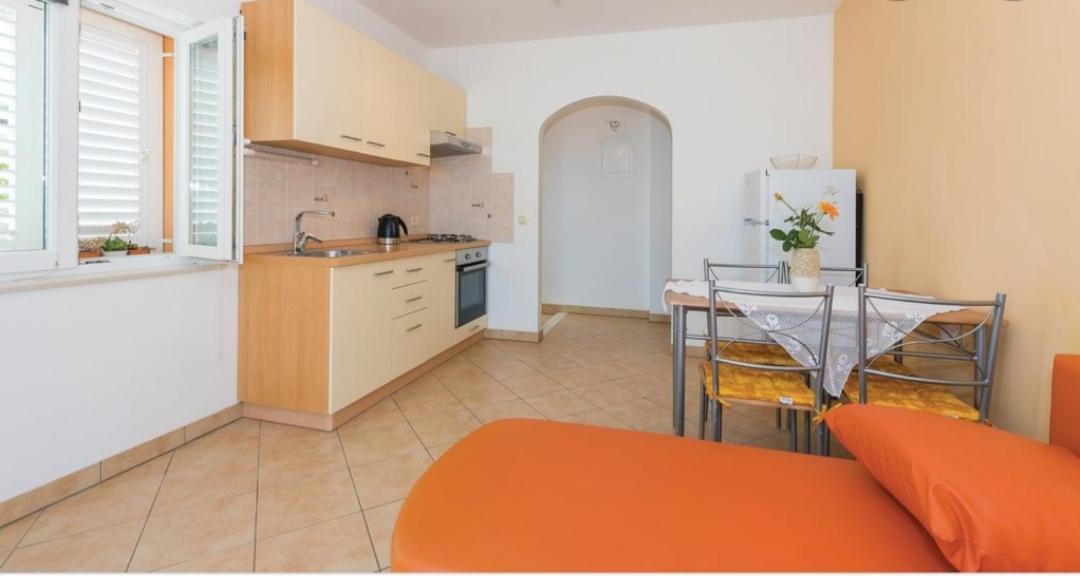 Apartment Petra Raslina Esterno foto